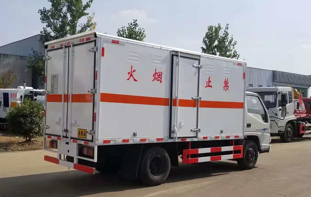 江鈴4.2米(藍(lán)牌)氣瓶廂運(yùn)輸車