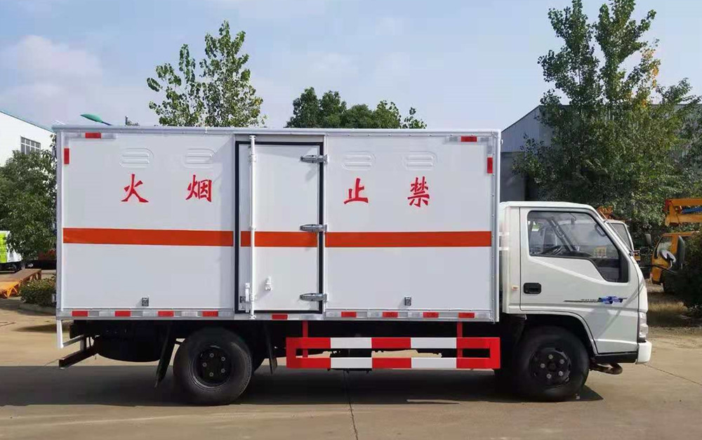 江鈴4.2米(藍(lán)牌)氣瓶廂運(yùn)輸車