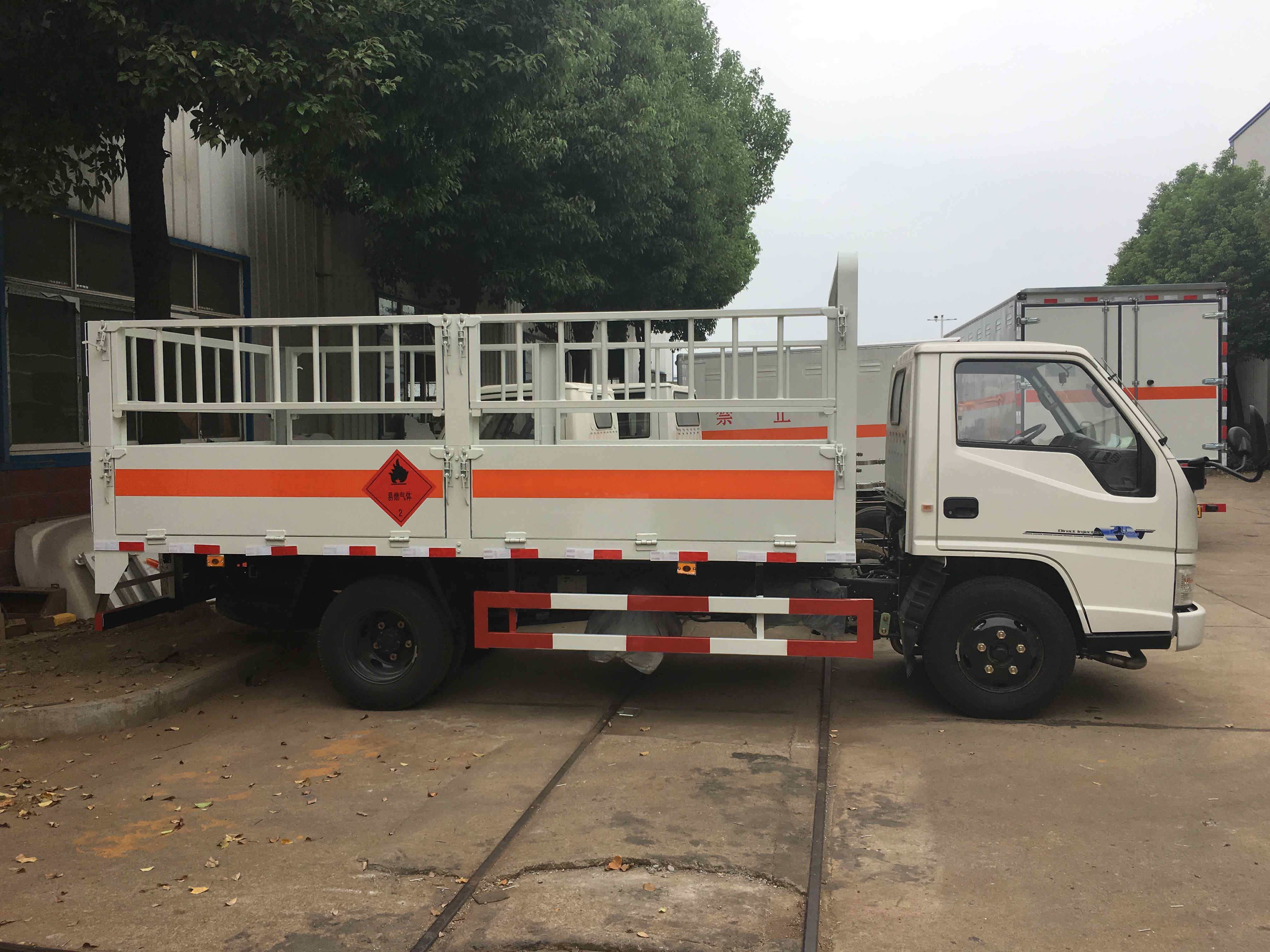 江鈴4.2米(額載2.8噸)氣瓶車