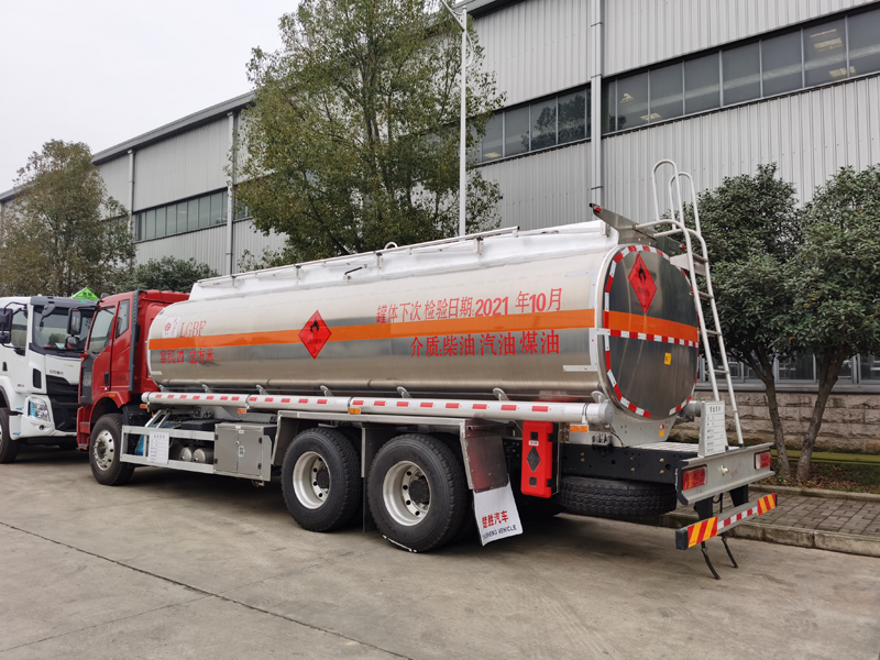 國(guó)六解放后八鋁合金油罐車